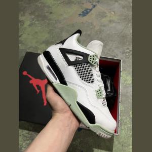 Jordan-4-Blanco-negro-verde-7-1.jpeg